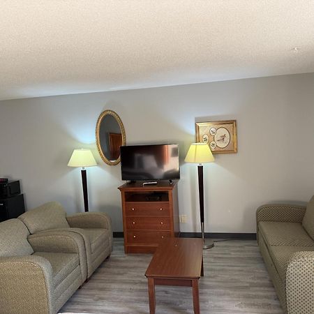Lake Tree Inn & Suites Marion Extérieur photo