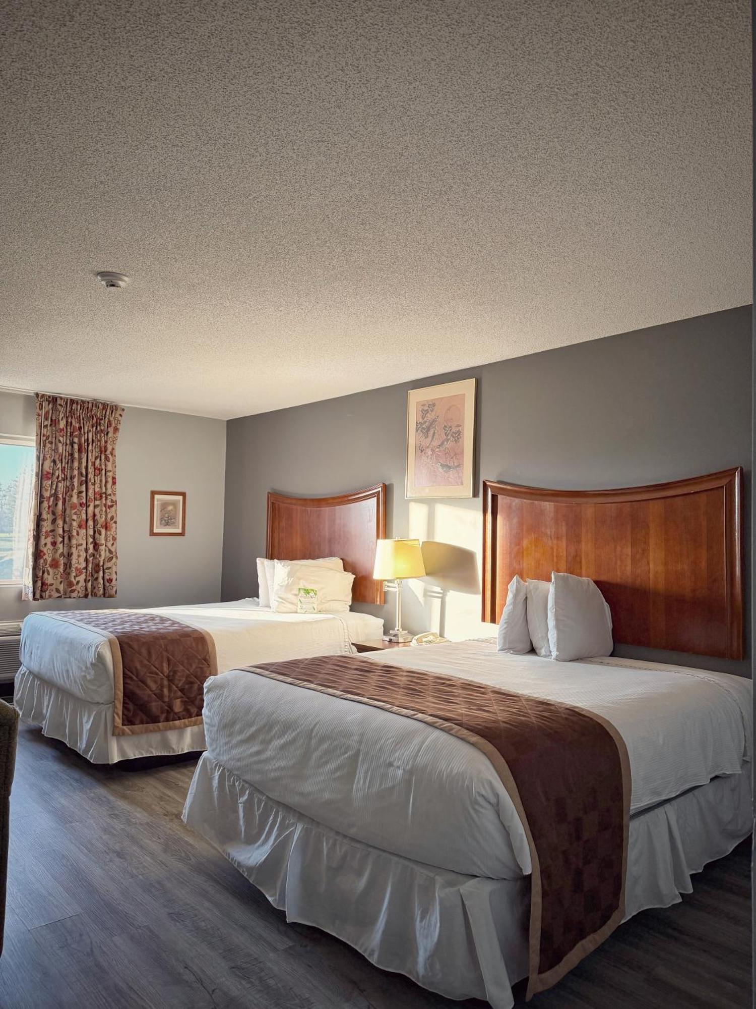 Lake Tree Inn & Suites Marion Extérieur photo