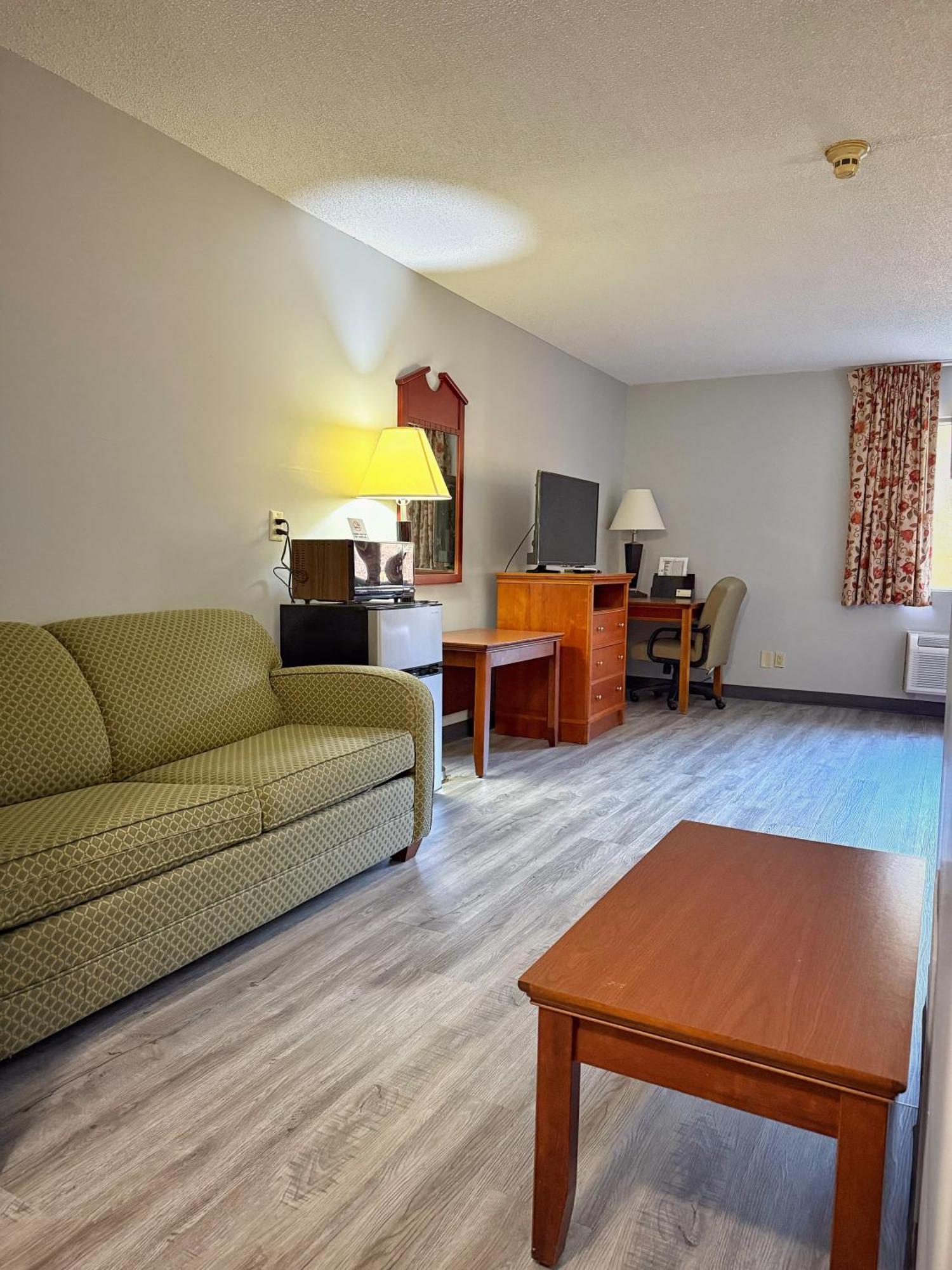 Lake Tree Inn & Suites Marion Extérieur photo