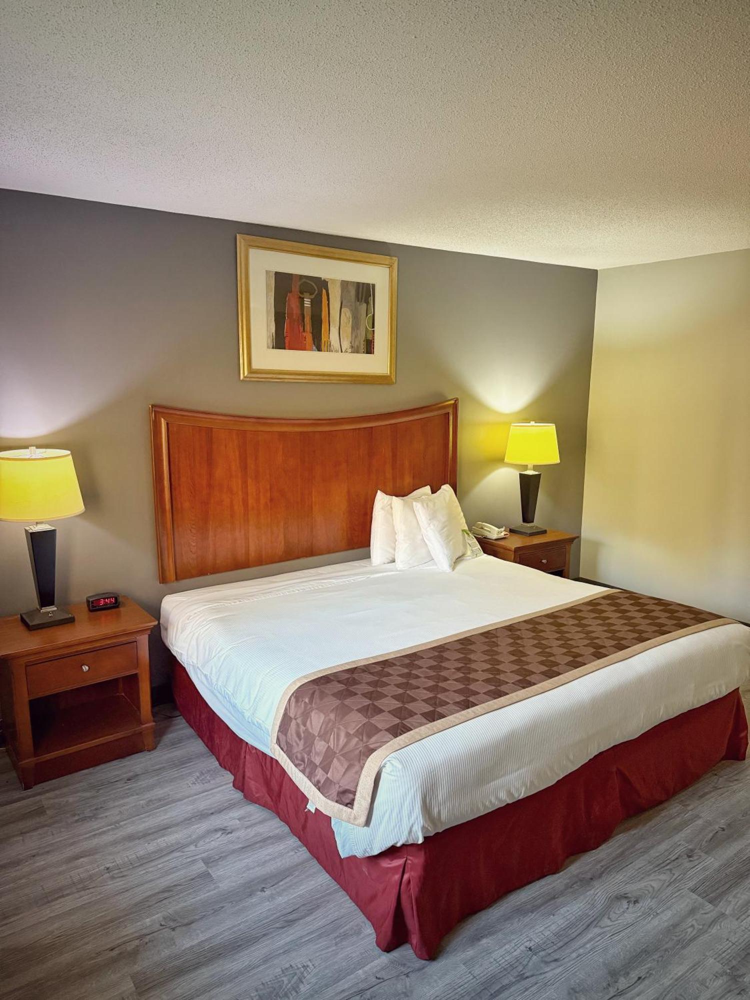 Lake Tree Inn & Suites Marion Extérieur photo