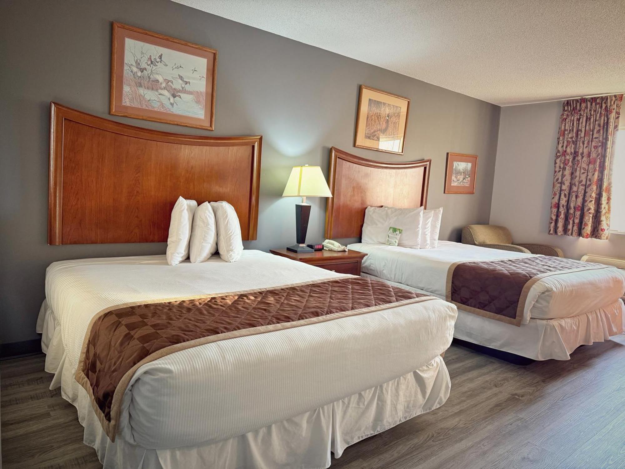 Lake Tree Inn & Suites Marion Extérieur photo