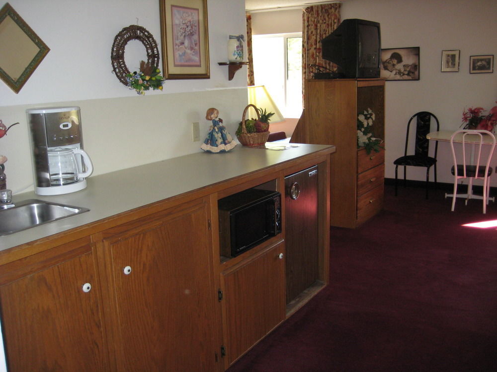 Lake Tree Inn & Suites Marion Extérieur photo