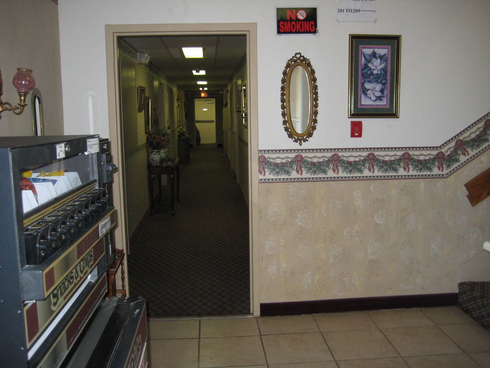 Lake Tree Inn & Suites Marion Extérieur photo