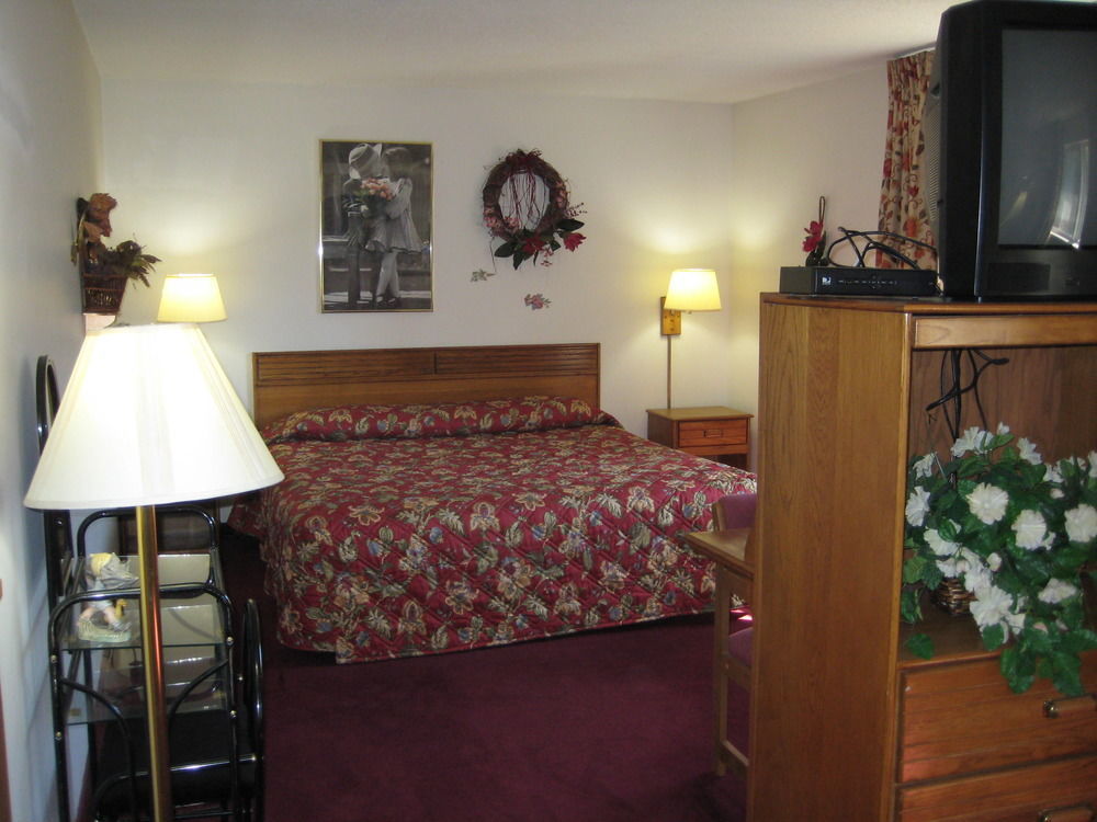Lake Tree Inn & Suites Marion Extérieur photo