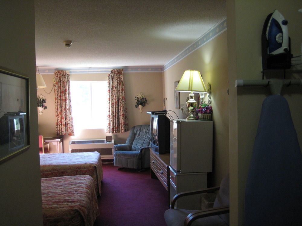 Lake Tree Inn & Suites Marion Extérieur photo