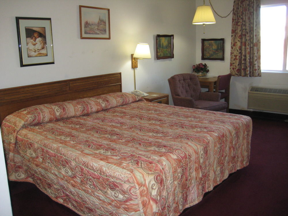 Lake Tree Inn & Suites Marion Extérieur photo