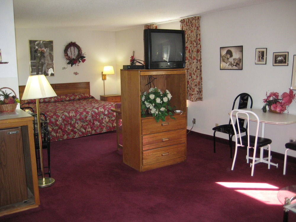 Lake Tree Inn & Suites Marion Extérieur photo