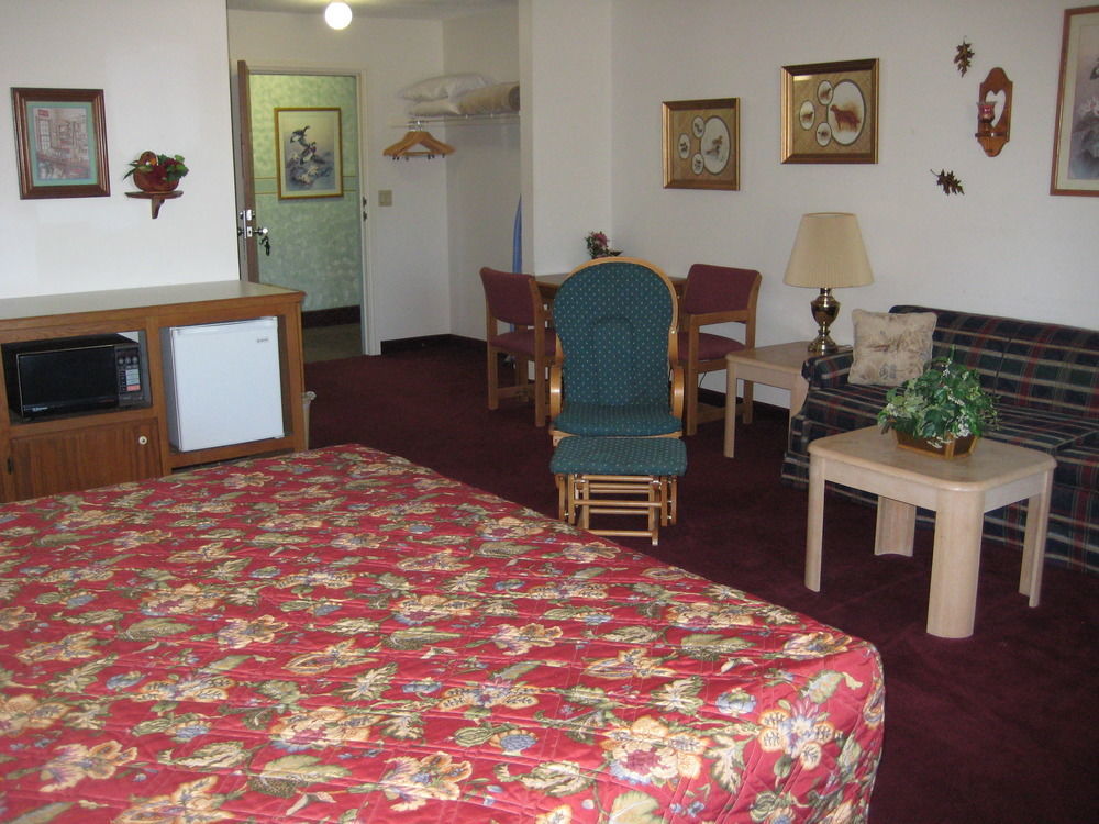 Lake Tree Inn & Suites Marion Extérieur photo